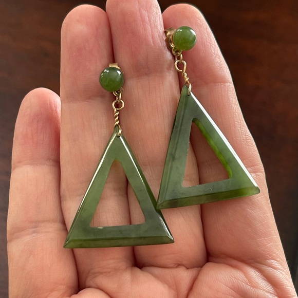 Hand-carved natural spinach green nephrite jade drop gold plated drop earrings - Picture 3 of 6